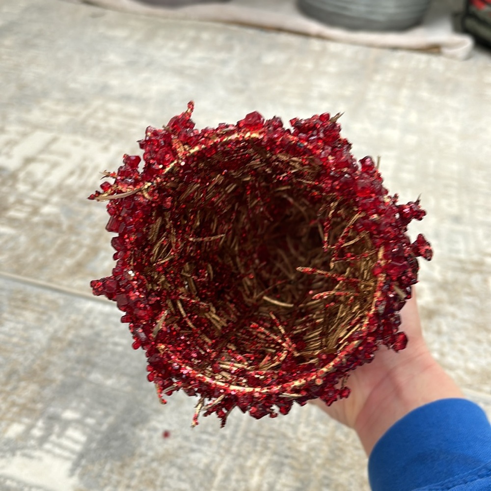 Red tree - Picture 4 of 4
